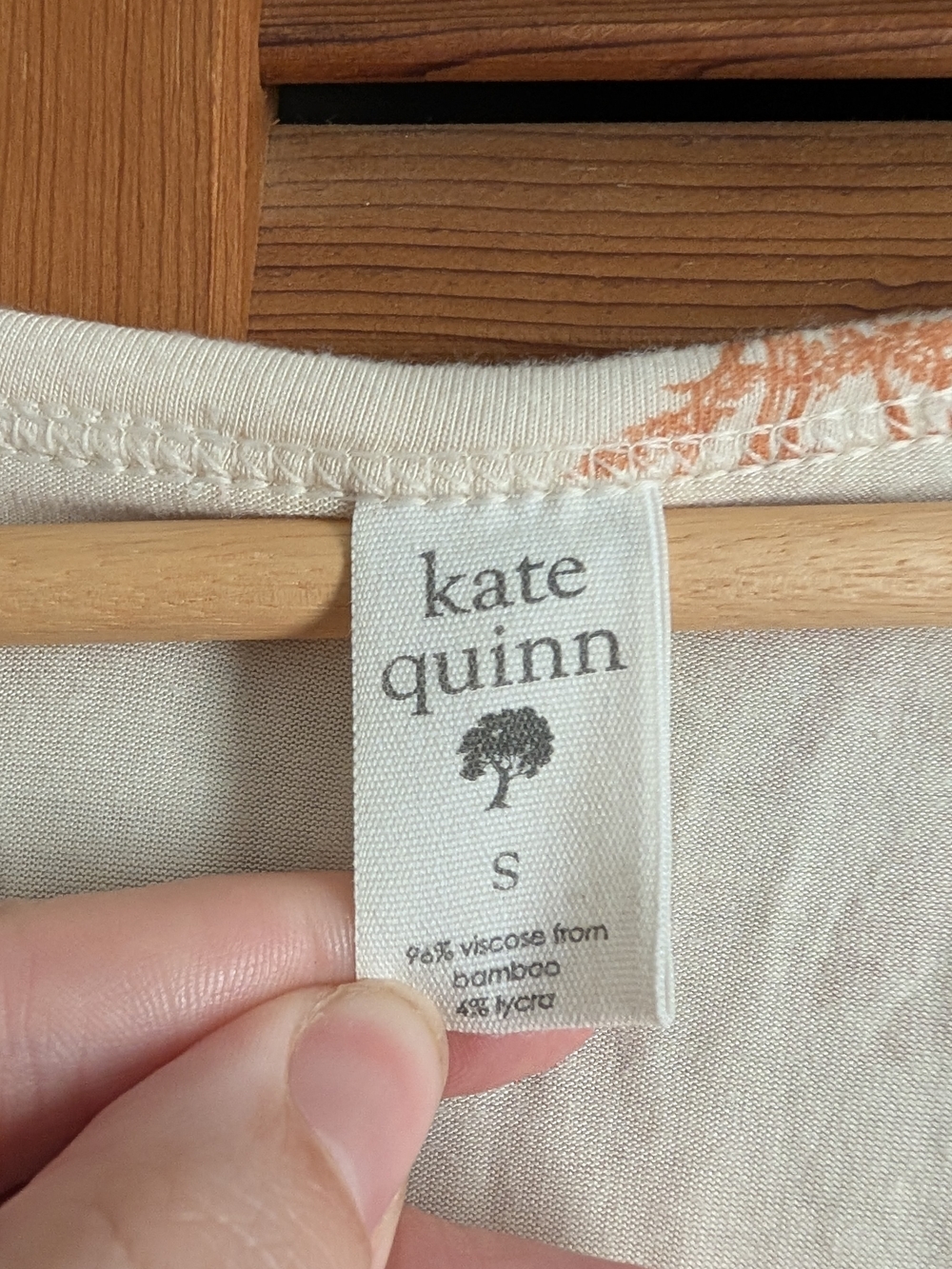 kate quinn Cream Short-Sleeve Henley with Orange Botanical Print - Size S - Picture 5 of 7